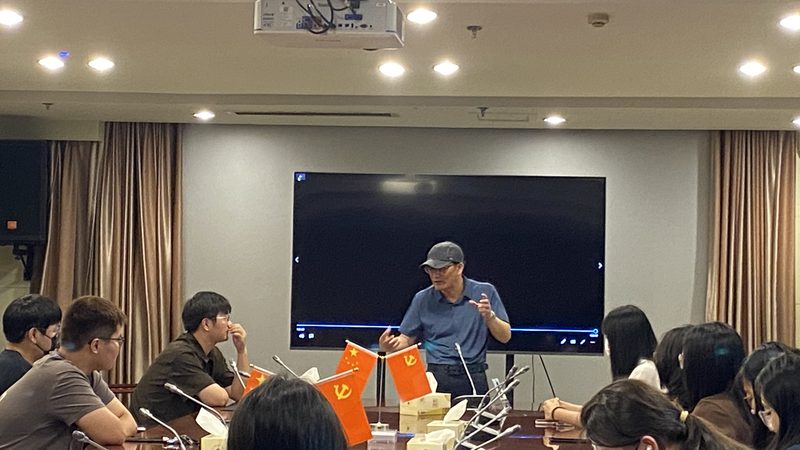 关注资质：证件齐全，保障制作质量